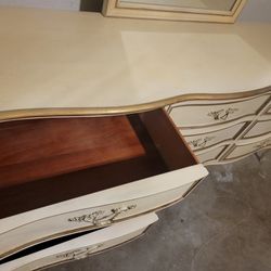 Henredon Fine Furniture 9 Drawer Dresser With Attached Mirror And Matching King Size Headboard