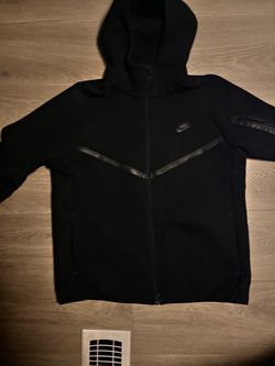 Like new Nike tech it’s been worn like 3 times but overall well taken care of