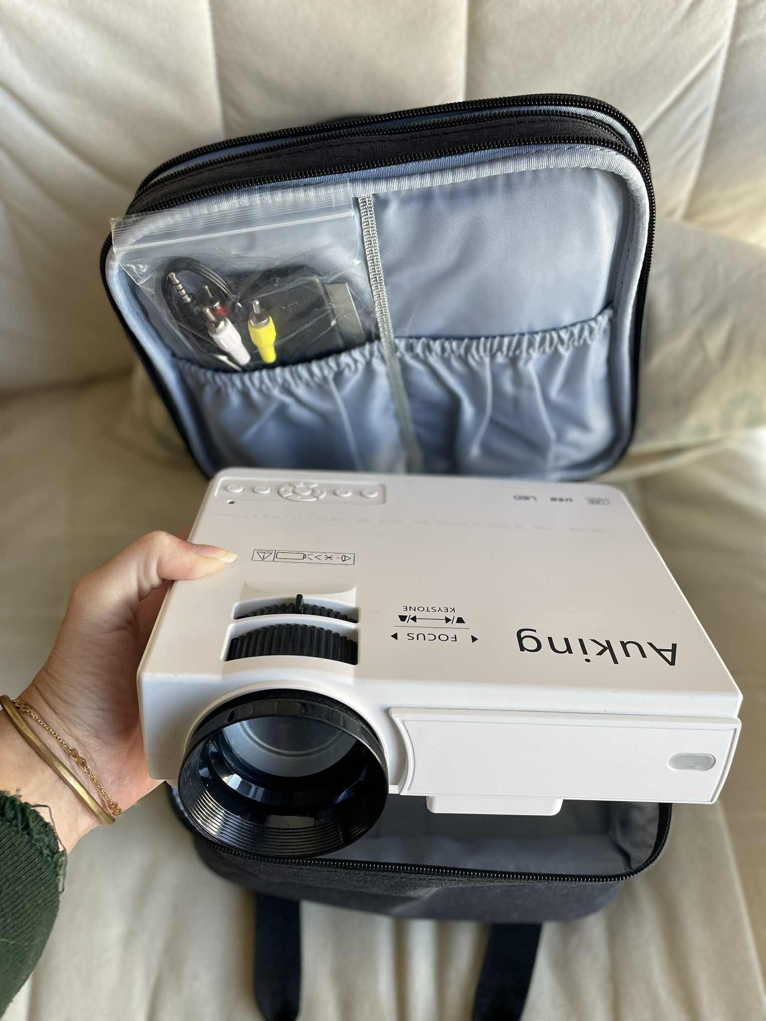 Auking M8-F mini projector