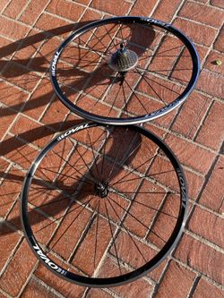 Oval  Concepts road wheel set 700c
