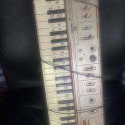 piano keyboard 
