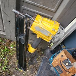 DEWALT DWF83C 15° Coil Framing Nailer.