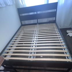 Queen Bed Frame. Cama Queen.