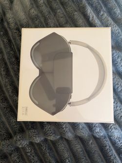 Apple AirPods Max Headphones Box