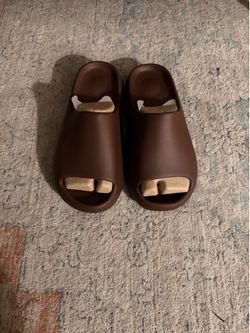 YZY YS-01 Slide Chocolate