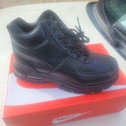 Mens ACG boots only $100 limited sizes,  only sizes 11   and   11.5  Avail   When interested, let me know asap they sell fast, serious replies, only 