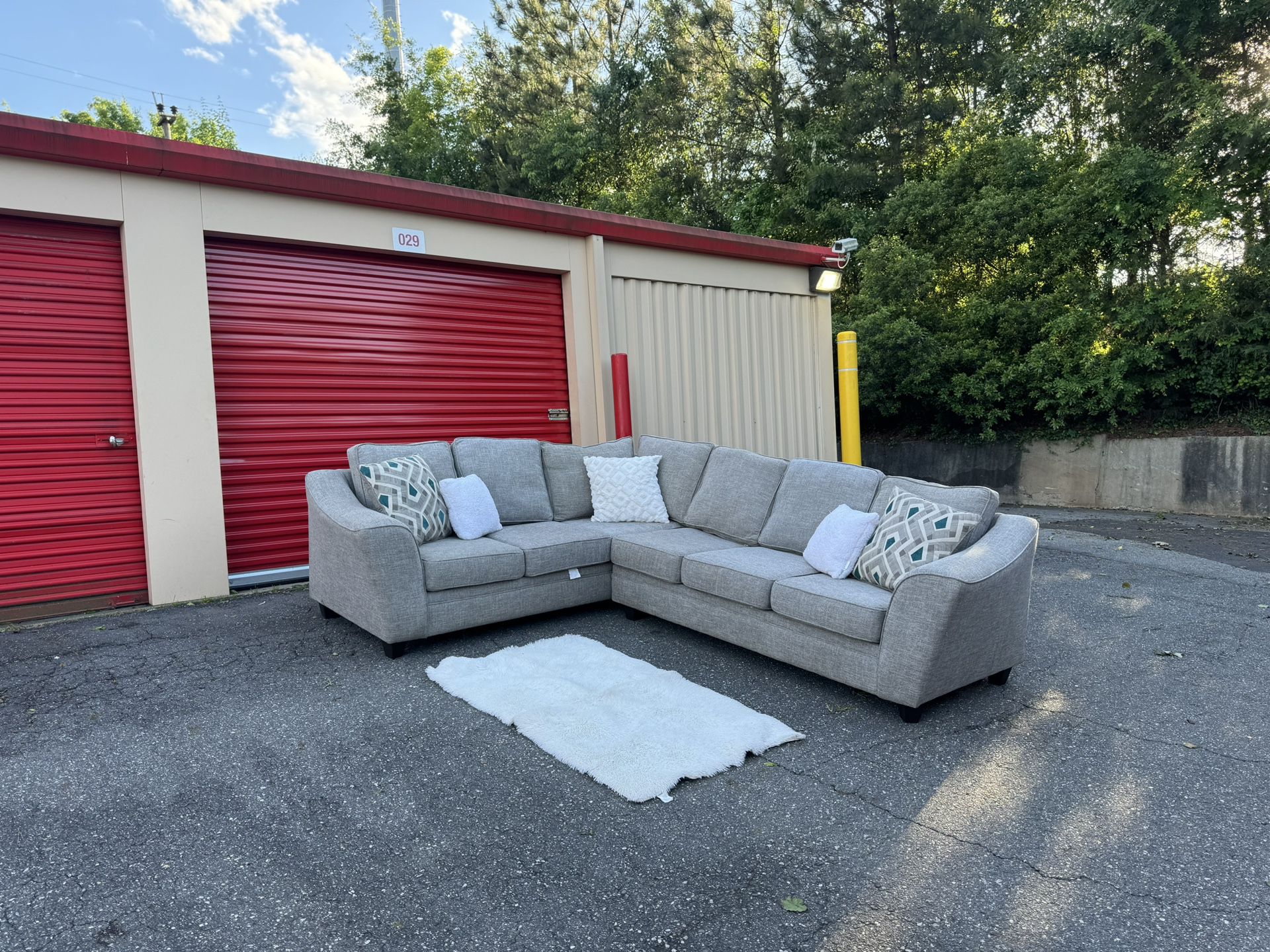 (Delivery) Large Grey Sectional Couch/Sofa 