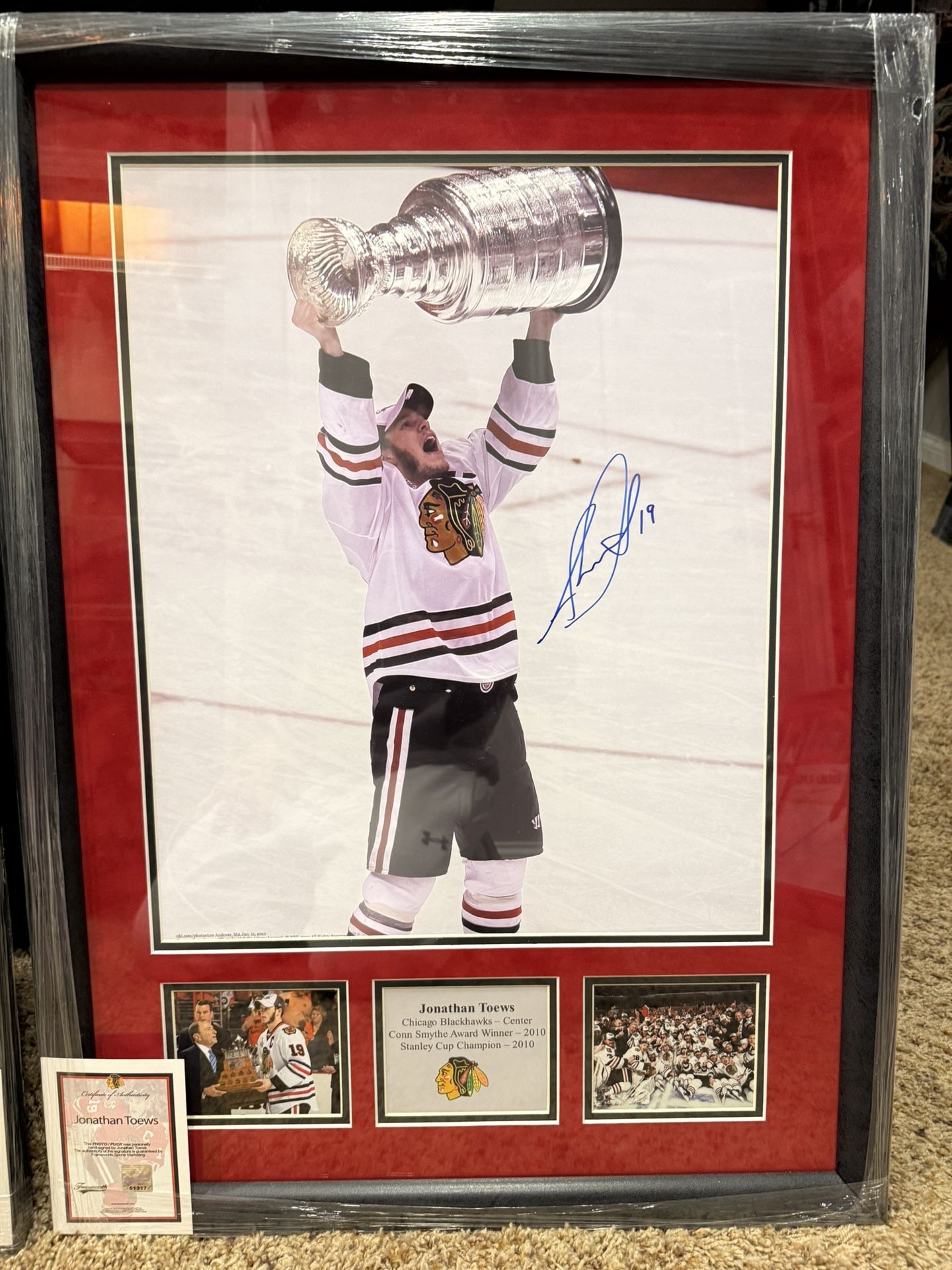 Toews 2010 Stanley Cup Captain 16x20 Signed And Framed