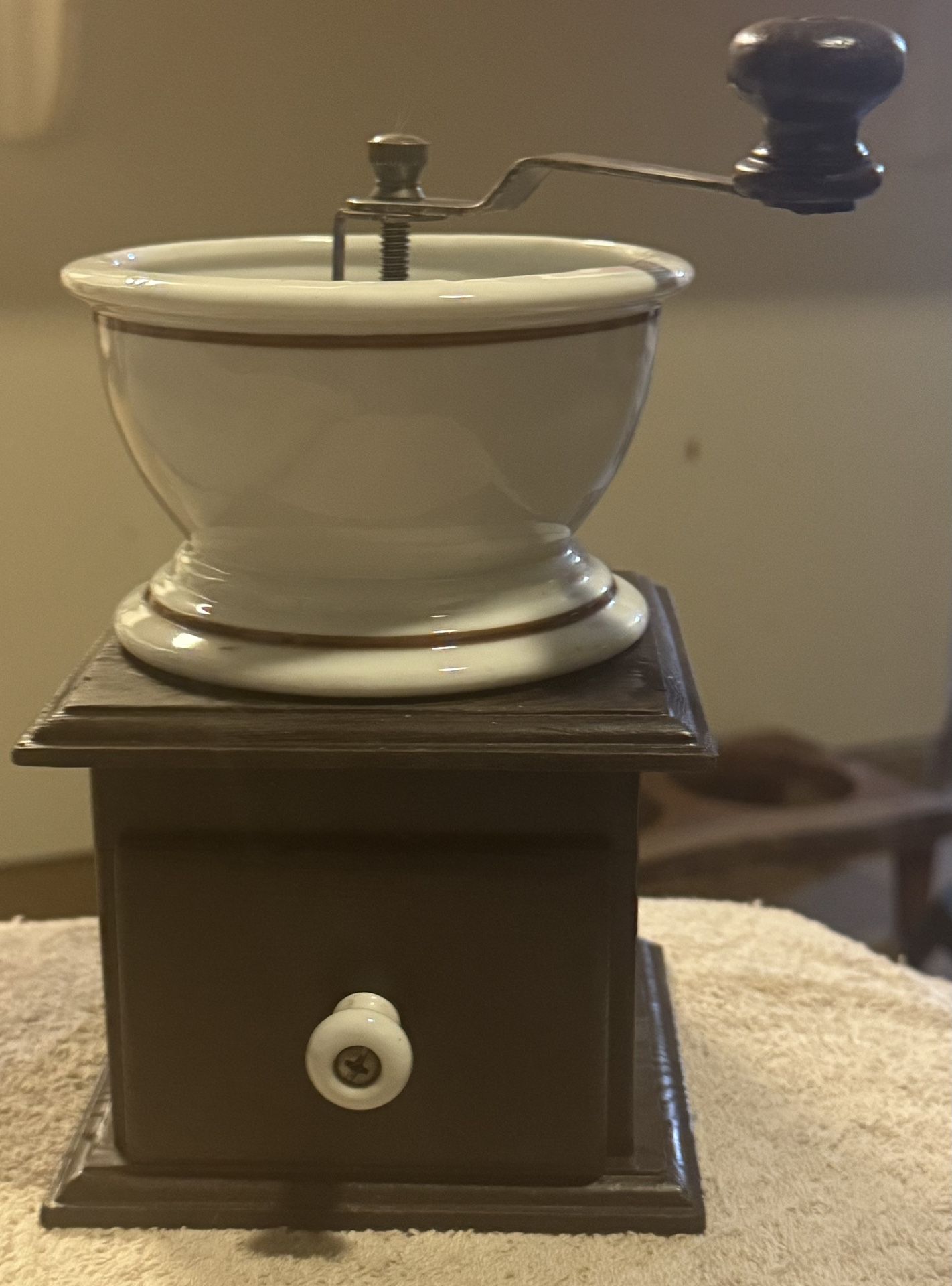 1982 WHOLE BEAN COFFEE GRINDER
