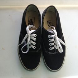 Vans tennis shoe