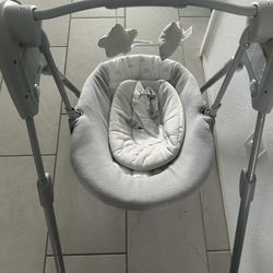 Graco Slim Spaces Compact Baby Swing, Reign