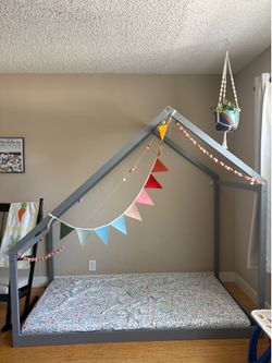 Toddler bed/Play Area