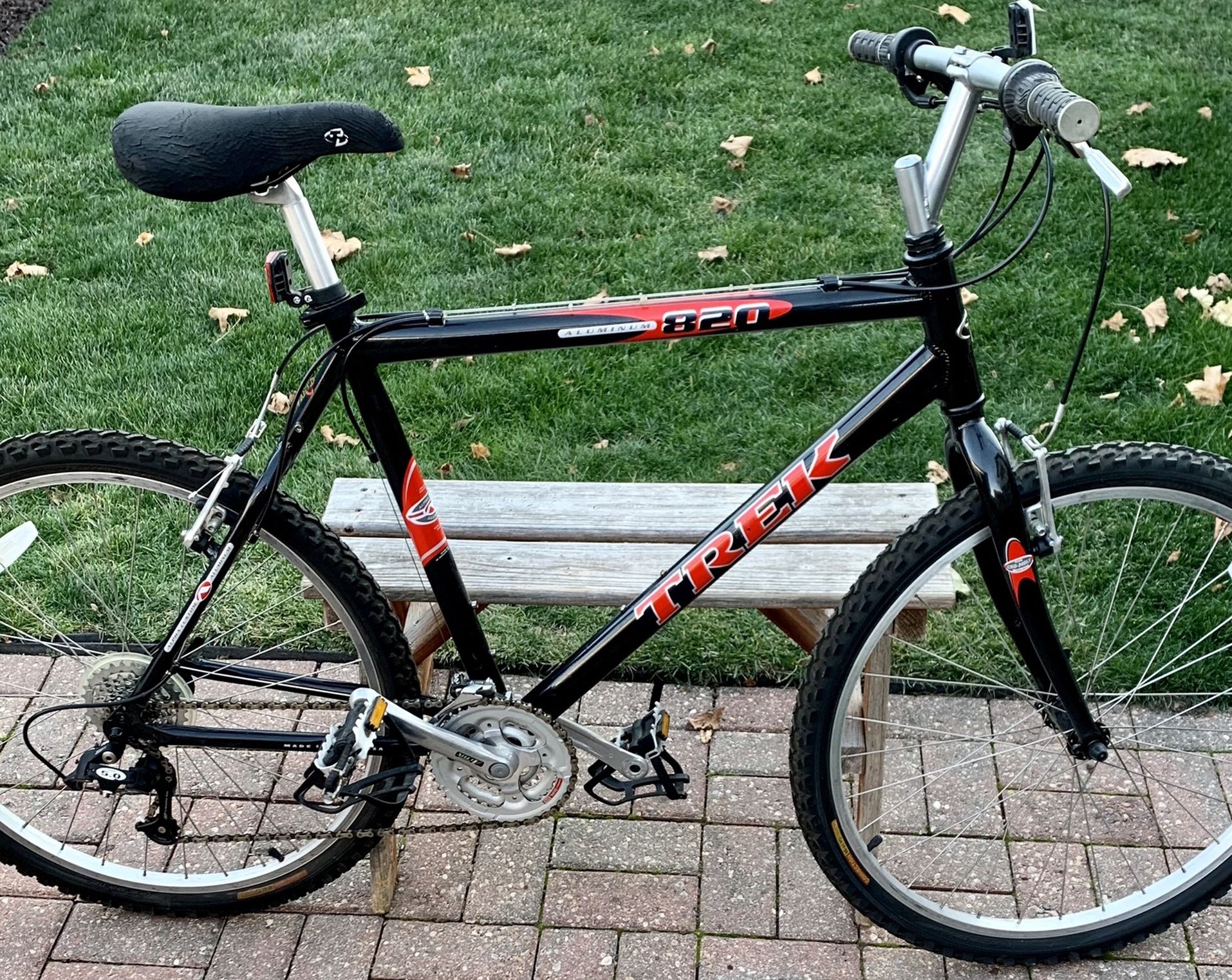 Trek 820 Aluminum Black/Red Mountain Bike