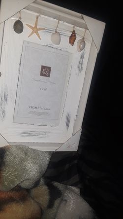 . Home Studio 4 × 6 seashell white picture frame