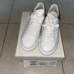 Alexander McQueen Oversized Sneaker White/Black – Size EU 39 (US Men's 6 / Fits 6.5-7, US Women's 9 / Fits 9.5-10)
