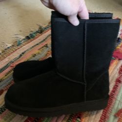 Size 9 Koolaburra  By UGG