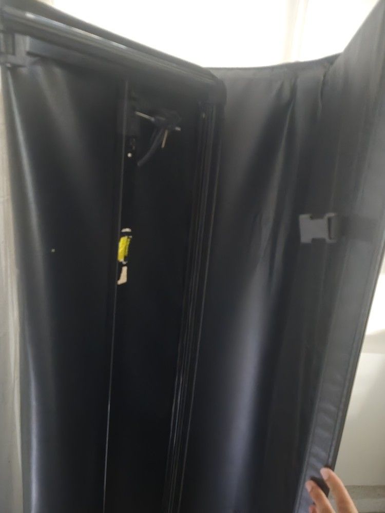 6' 4 Inch Bed Cover Like New