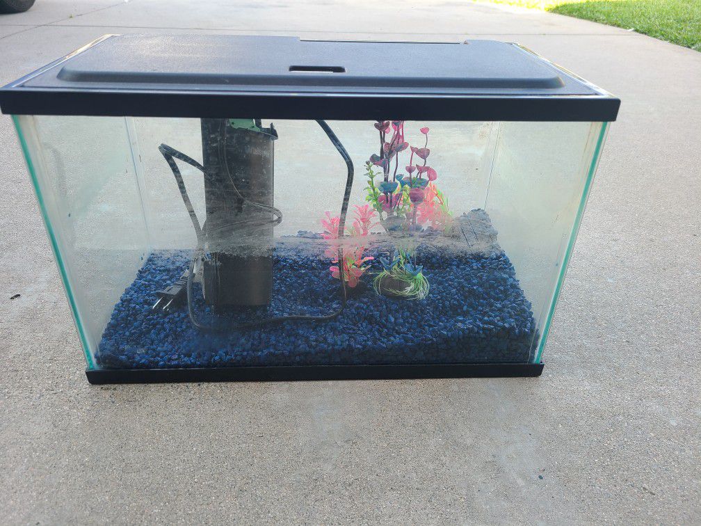 Fish Tank With Pump, Rocks and inserts
