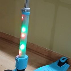 Kids LIGHT UP 3 Wheel Scooter.  ZIGGY  Hover -1. 