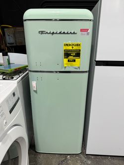 Brand new 8 cubic refrigerator top and bottom