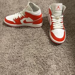Jordan 1 Mid “Habanero Red”, women size 7 used twice no box