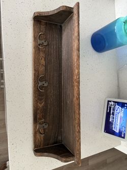 Keyholder shelf with hooks