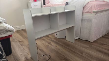 Desk top bookshelf
