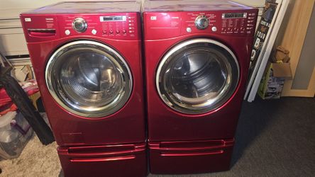 LG Washer & Dryer W/pedestals