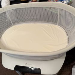 4Moms MamaRoo Baby Bassinet - LIKE NEW 