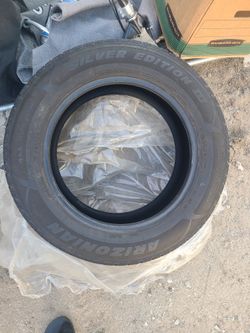 Tire 215 55 R17