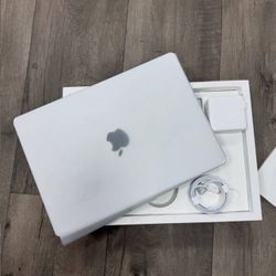 New Apple Macbook pro 14 inch 2023 M3 8 Core CPU 10 Core GPU 1TB SSD 8GB Ram Silver