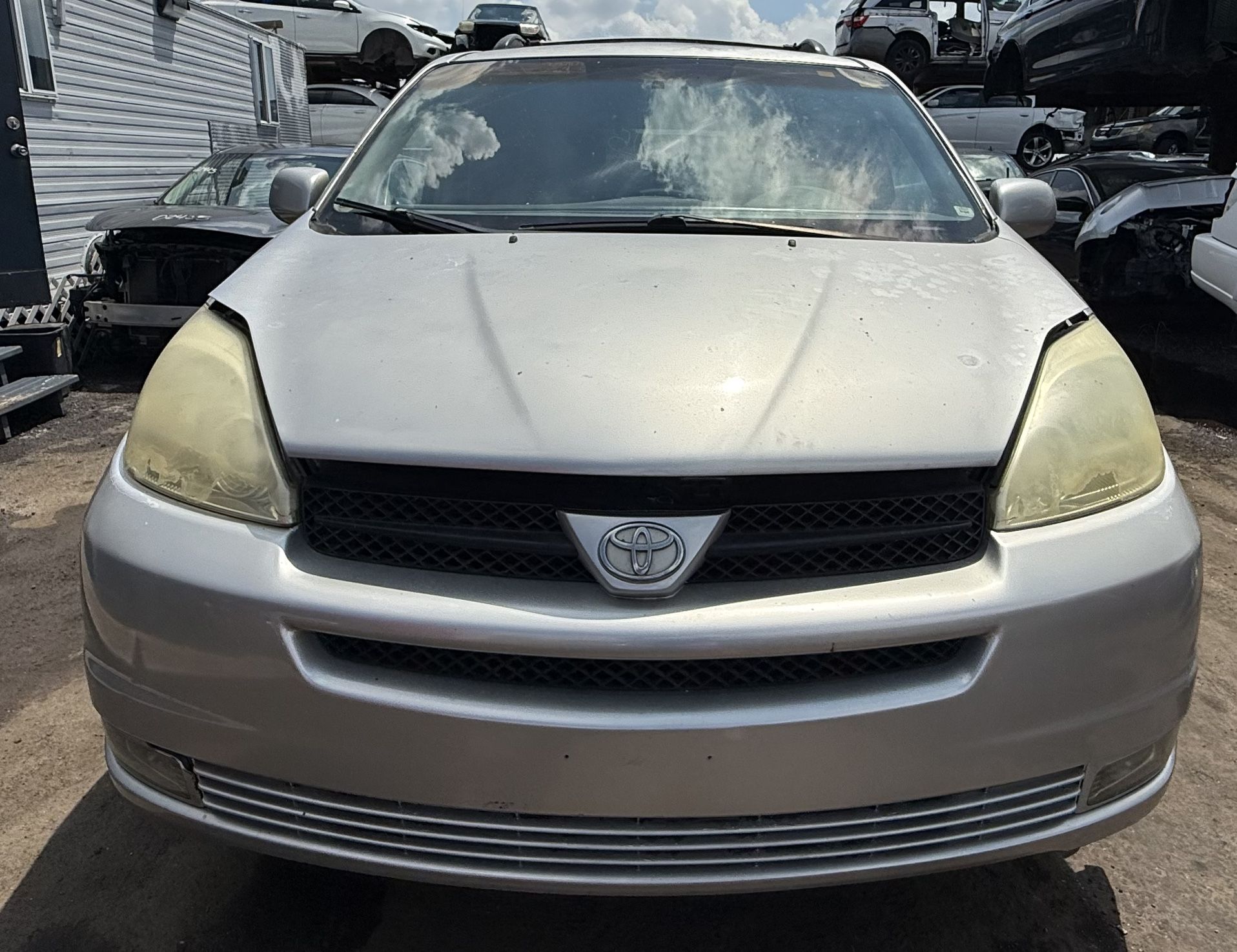 TOYOTA SIENNA 2004 - FOR PARTS/ SOLAMENTE POR PARTES 