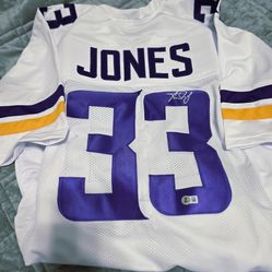Aaron Jones NFL Autographed Jersey- Minnesota Vikings- Beckett Certified