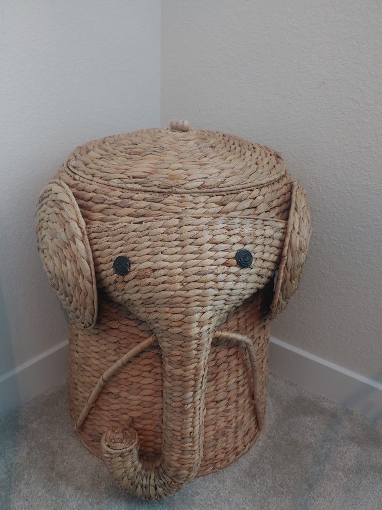 Wicker Elephant Hamper/Storage Bin