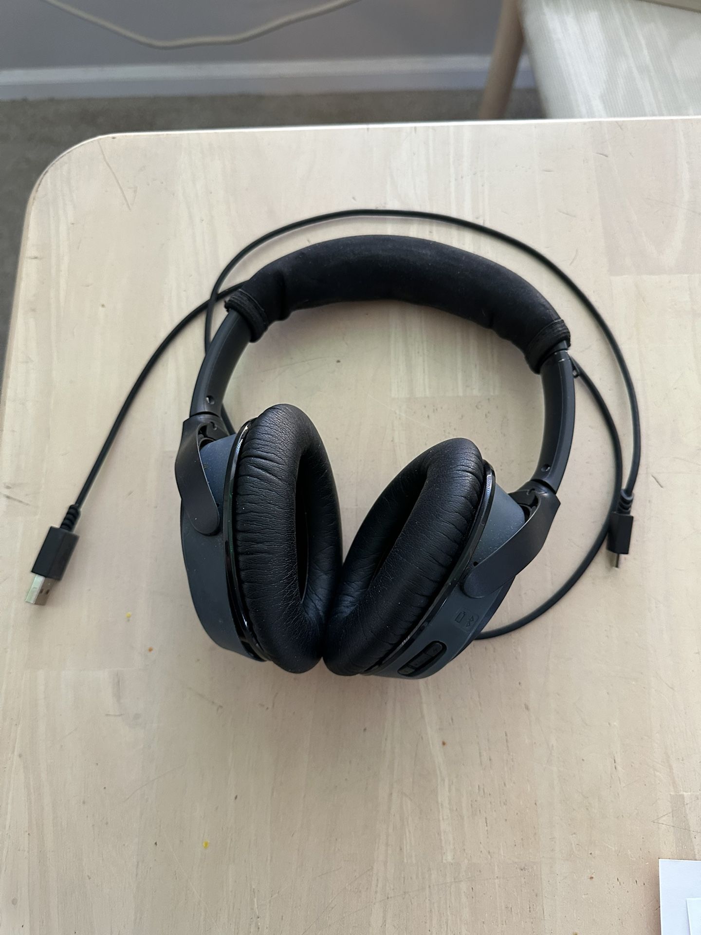 Bose SoundLink Around Ear Wireless Headphones Il