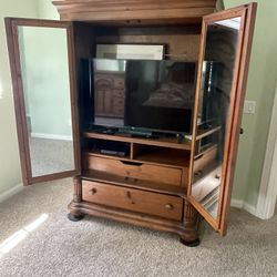 Solid Wood Hutch. Tv Not Included. This U.S. Heavy