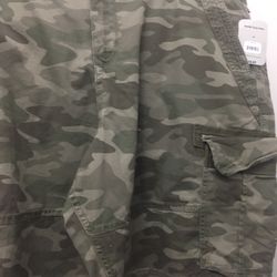 New With Tags Size 44 Cammo Cargo Shorts 