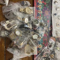 6 miscellaneous lockets/charms