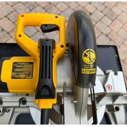 Like New 10” Dewalt Compound Mitre Chop Mitre Saw