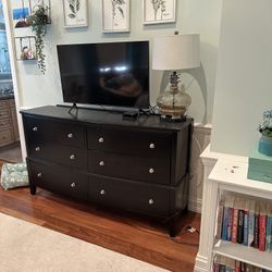 Dresser With Mirror