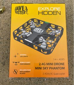 Dave & Buster’s Mini Sky Phantom 2.4GHz RC Quadcopter Drone – Internal LED Lights, Controler