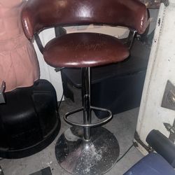 Swiveling Bar Stool