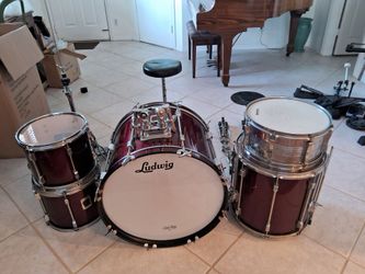 Complete Ludwig Drum Set Rocker. Sabian symbols
