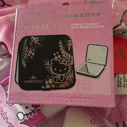 Hello Kitty Kitty Compact Con Luz LED 🩷🌸