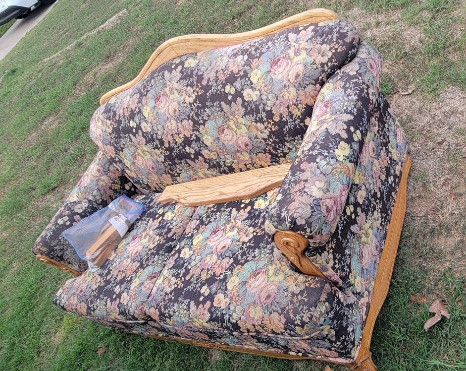FREE ANTIQUE COUCH/LOVESEAT