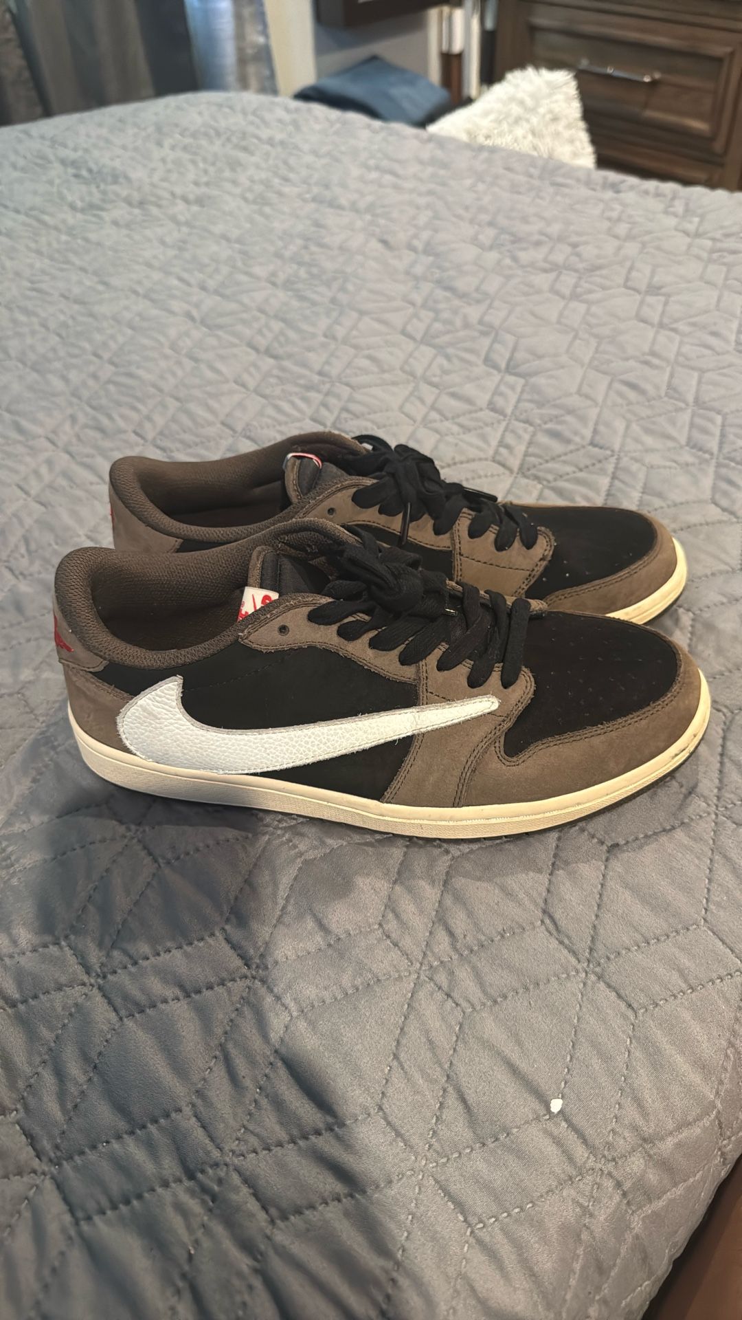 Men’s 91/2 Nike Travis Scott Shoes