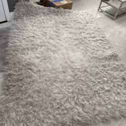 5x7 White Fluffy Rug
