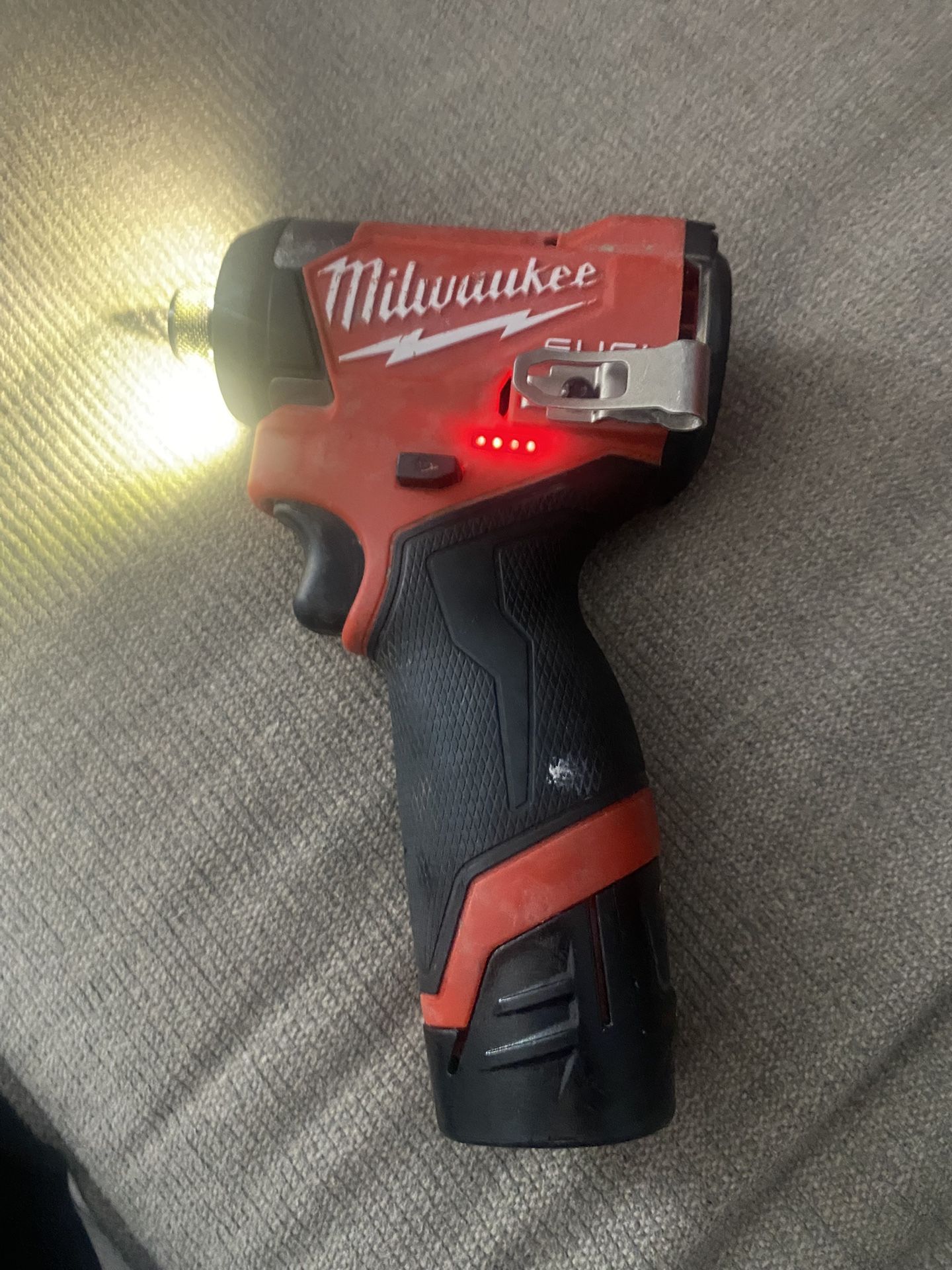 Milwaukee M12 FUEL 1/4” Hex Impact Driver whit Battery