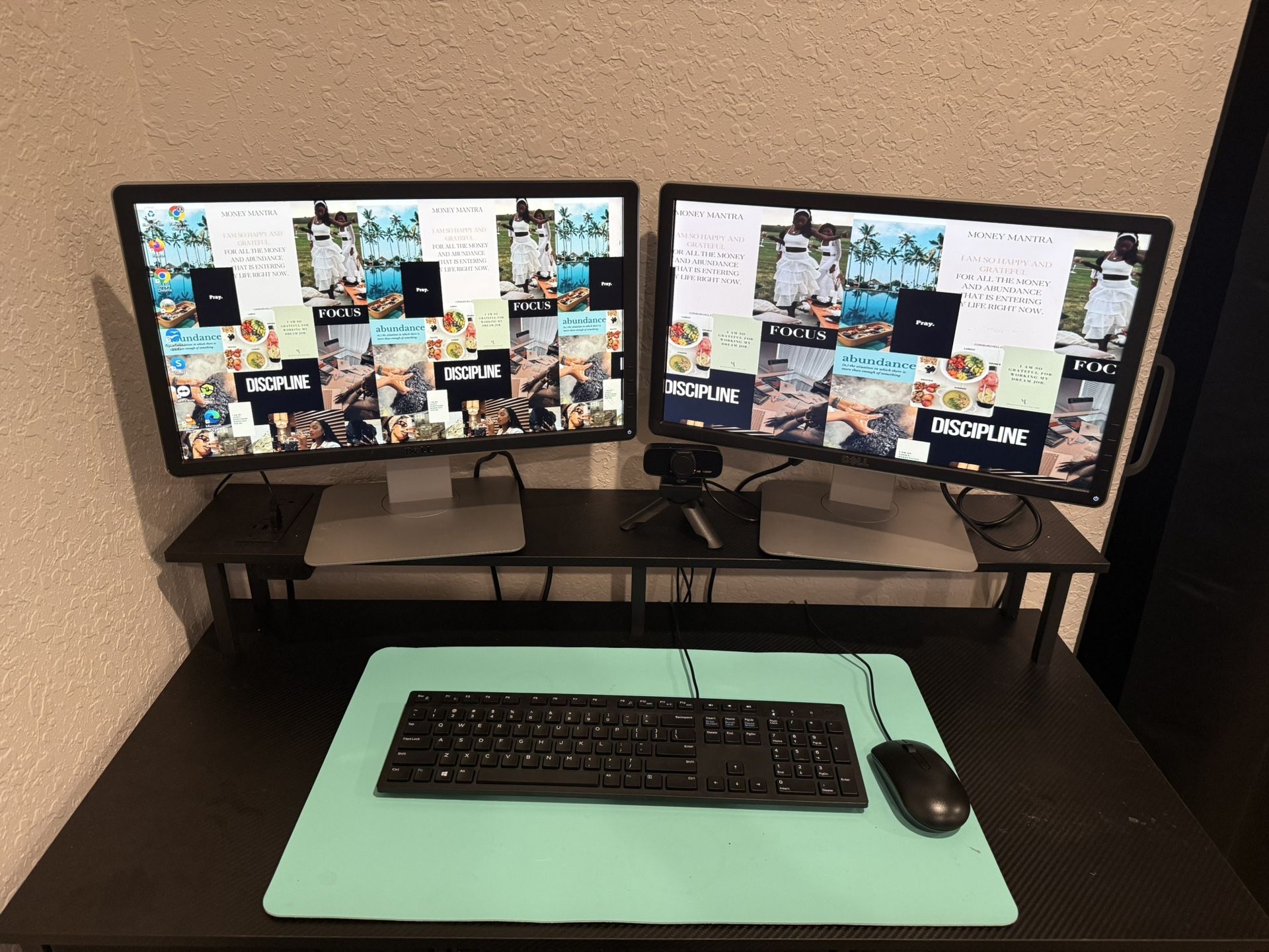 Dual Screens Computer Desktop 