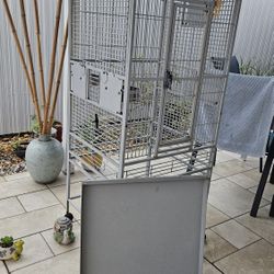 Jaula Gris De Hierro Fuerte Para Aves En Buenas Condiciones. 